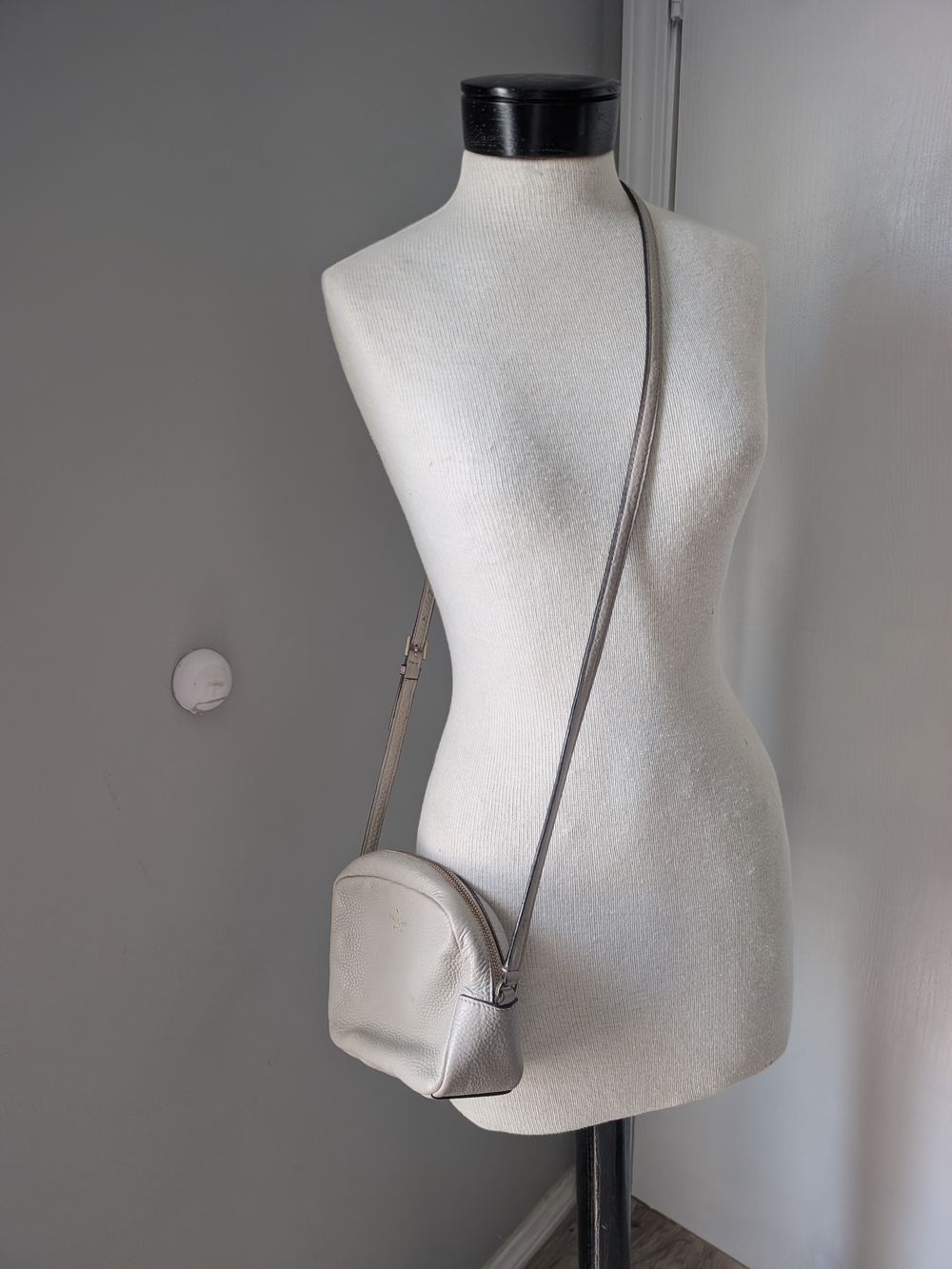 kate spade metallic light gray crossbody bag